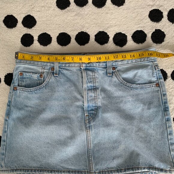 Levi's Icon Jean Skirt Size 29 Blue Distressed Denim Button Fly Casual Boho Mini - Picture 9 of 11